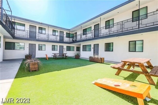 2201 Fairfield Ave in Las Vegas, NV - Building Photo - Building Photo