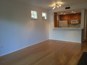 13075 Pacific Promenade, Unit 319 in Los Angeles, CA - Foto de edificio - Building Photo