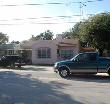558 NE 66th St in Miami, FL - Building Photo