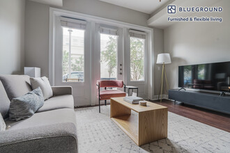 3201 Esperanza Crossing in Austin, TX - Building Photo - Building Photo