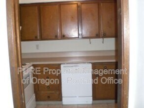 2141 SW Townsend Ct in Troutdale, OR - Building Photo - Building Photo
