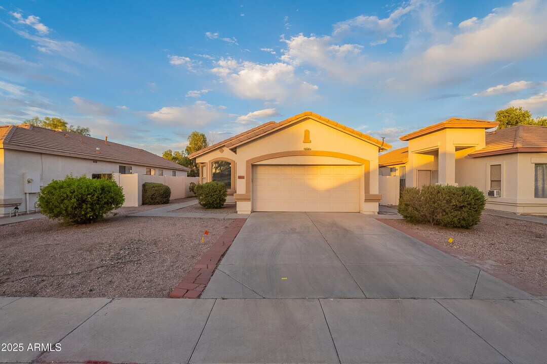 8815 N 66th Ave in Glendale, AZ - Building Photo