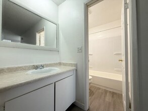 4600 S University Center Dr in Las Vegas, NV - Building Photo - Building Photo