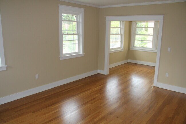 5608 Beacon St, Unit FL 2 in Pittsburgh, PA - Foto de edificio - Building Photo