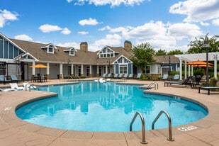 Wellsley Park at Deane Hill Apartments in Knoxville, TN - Building Photo