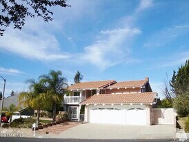893 Lindawood St in Thousand Oaks, CA - Building Photo