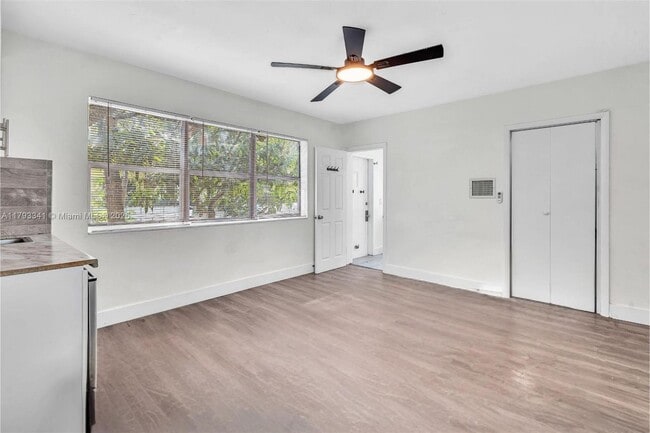327 NE 55th St in Miami, FL - Building Photo - Building Photo