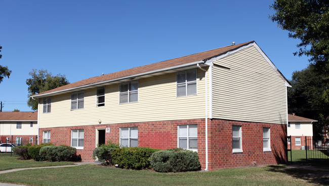 Magnolia Court in Augusta, GA - Foto de edificio - Building Photo