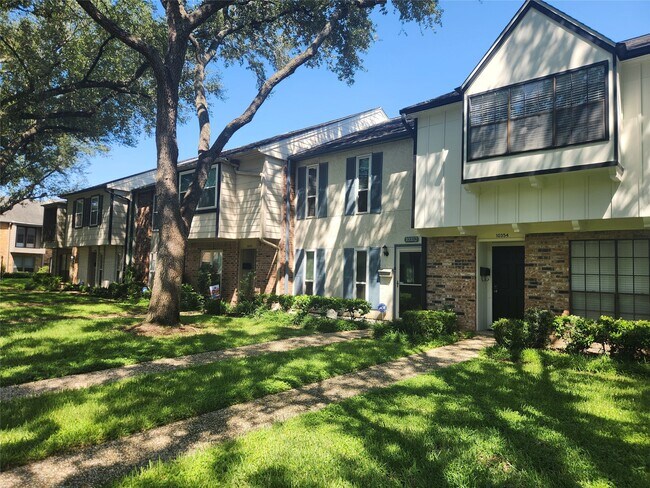 10352 Longmont Dr in Houston, TX - Building Photo - Building Photo
