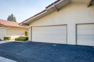 1538 W Herndon Ave in Fresno, CA - Foto de edificio - Building Photo