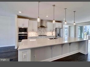 1702 Gray Shale Ter SE in Leesburg, VA - Foto de edificio - Building Photo