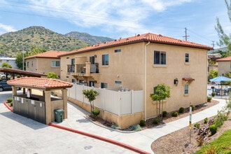 Peter Rios Estates in El Cajon, CA - Foto de edificio - Building Photo