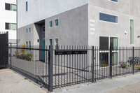 4259 S Western Ave in Los Angeles, CA - Foto de edificio - Building Photo