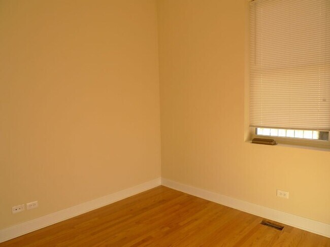 1448 N Leavitt St, Unit 1450-1R in Chicago, IL - Building Photo - Building Photo