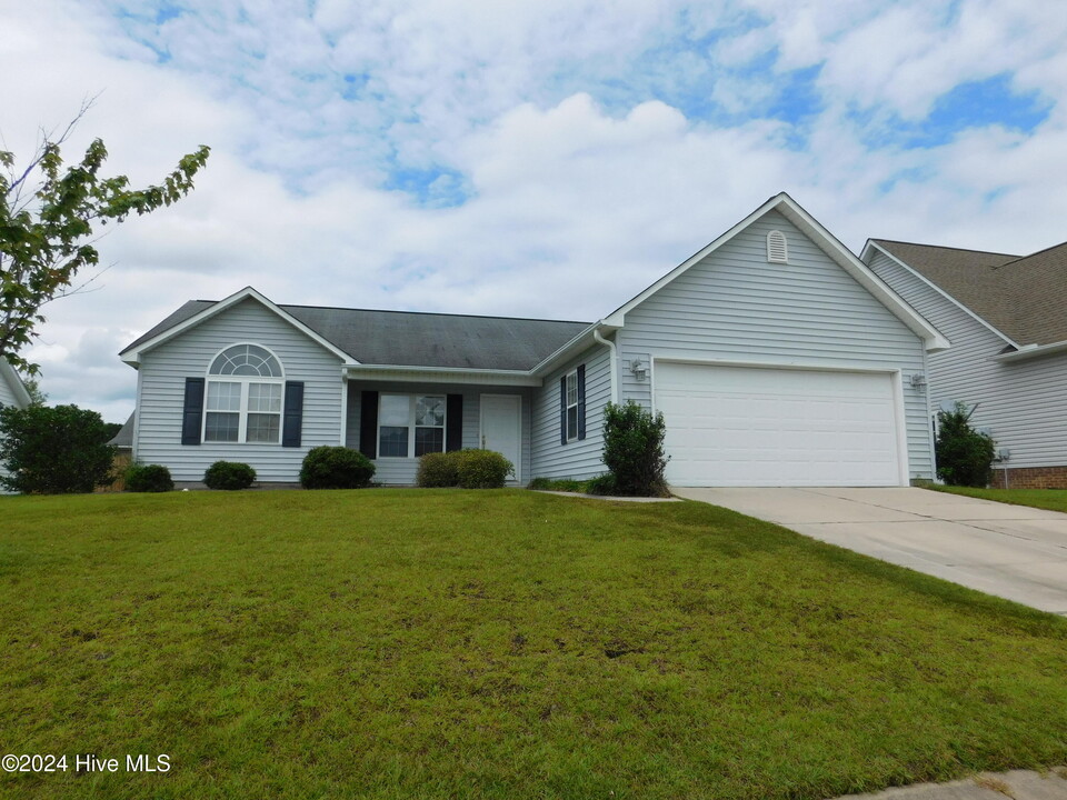 224 Sellhorn Blvd in New Bern, NC - Building Photo