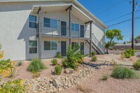 Two | Five Greenway Apartments in Phoenix, AZ - Foto de edificio - Building Photo