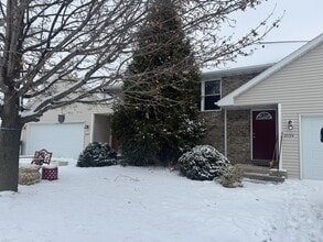 2037-2039-2039 River Point Ct in De Pere, WI - Building Photo - Building Photo