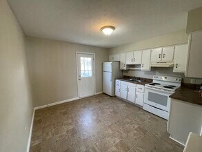 250 Herndon St in Berea, KY - Foto de edificio - Building Photo