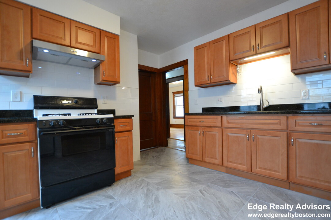 69 Hobart St, Unit 1 in Boston, MA - Building Photo