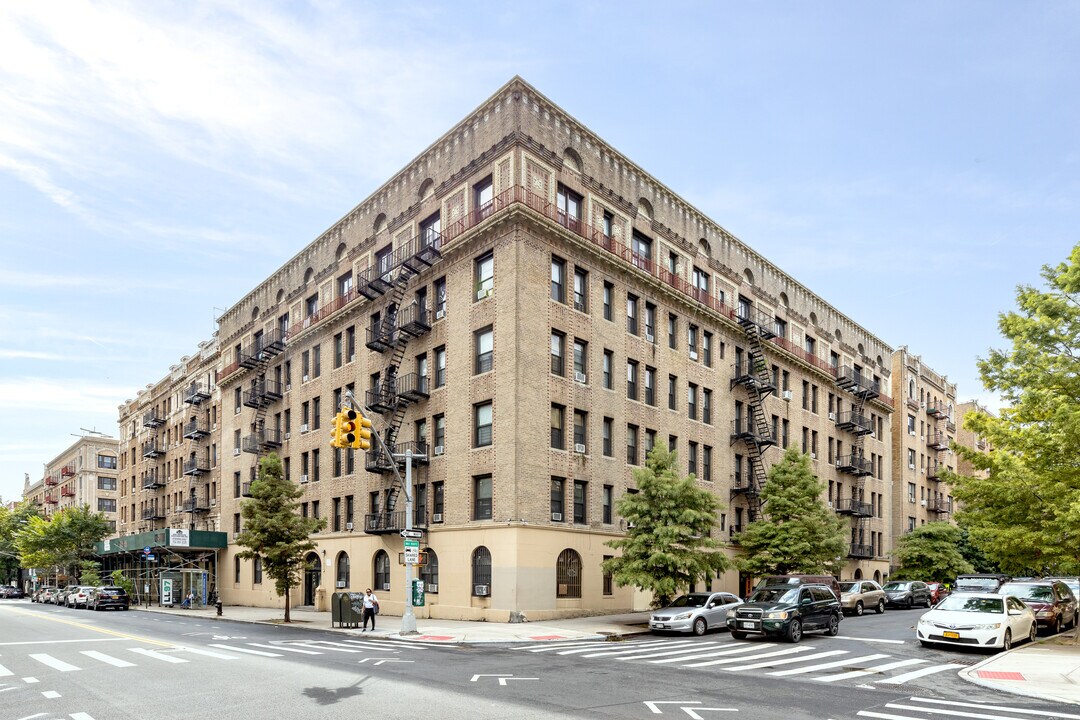75 Fort Washington Ave in New York, NY - Building Photo