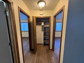 1035 Green Bay St, Unit 4 in La crosse, WI - Building Photo - Building Photo