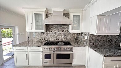 5780 SW 53rd Terrace in Miami, FL - Building Photo - Building Photo