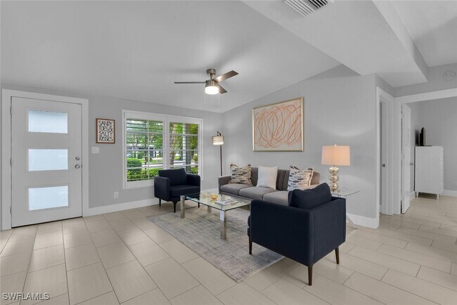 2048 Harbor Ln in Naples, FL - Building Photo - Building Photo