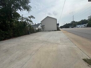 2035 Rosewood Dr in Columbia, SC - Foto de edificio - Building Photo
