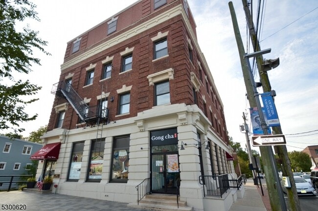 340 Millburn Ave in Millburn, NJ - Building Photo - Building Photo