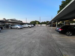 7076 N Holiday Dr, Unit Second floor in Galveston, TX - Foto de edificio - Building Photo