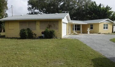 8185 Longbay Blvd in Sarasota, FL - Foto de edificio - Building Photo