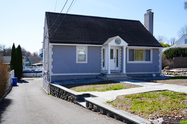 property at 5 Nash Pl
