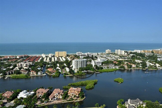 1660 Summer House Ln in Sarasota, FL - Foto de edificio - Building Photo