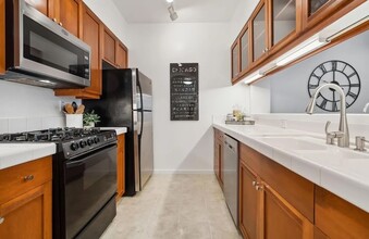 30 E Julian St, Unit 113 in San Jose, CA - Building Photo - Building Photo