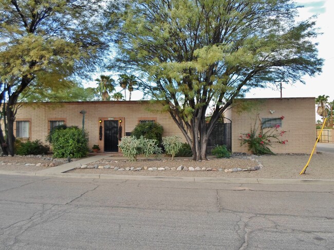 2739 N Treat Ave in Tucson, AZ - Building Photo - Building Photo