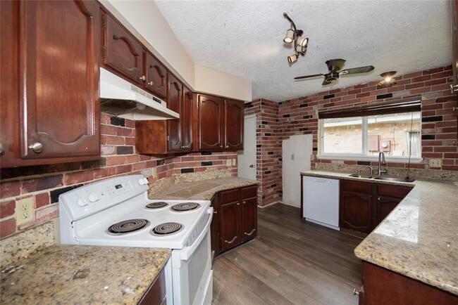 16774 Glen Eagle Dr N in Conroe, TX - Building Photo - Building Photo