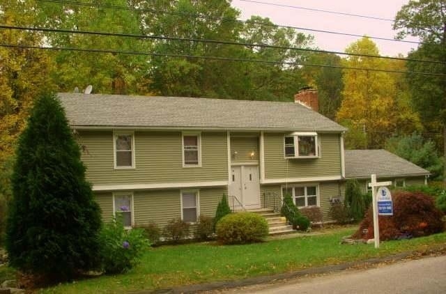 23 Wopowog Trail in Shelton, CT - Building Photo