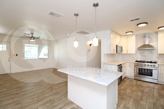 100 E Vista Del Cerro Dr in Tempe, AZ - Building Photo - Building Photo