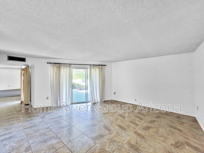 12831 W Paintbrush Dr in Sun City West, AZ - Foto de edificio - Building Photo