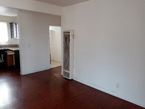 237 S Matthisen Ave in Compton, CA - Foto de edificio - Building Photo