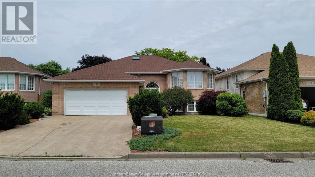 138 Hampton Crescent in Windsor, ON - Building Photo