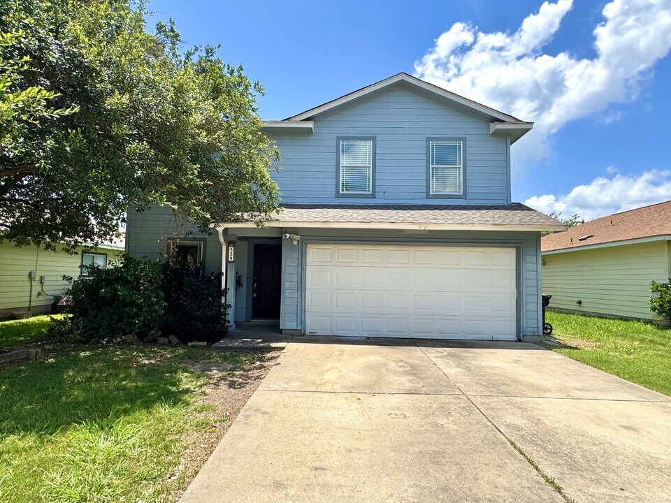 529 W Metcalfe St in Hutto, TX - Building Photo