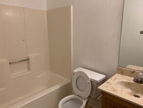 15555 Mojave St in Hesperia, CA - Building Photo - Building Photo