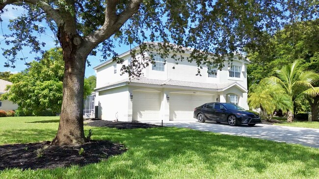 9854 Colonial Walk S in Estero, FL - Building Photo - Building Photo