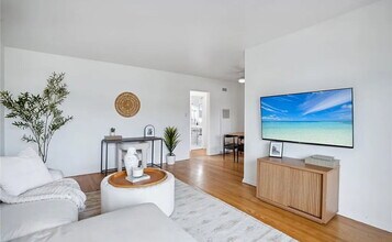 2041 Euclid St in Santa Monica, CA - Building Photo - Building Photo