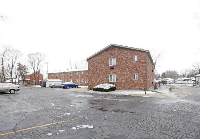 21700 E 9 Mile Rd in St. Clair Shores, MI - Foto de edificio - Building Photo