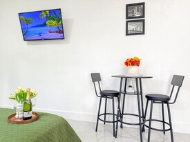 7904 Juniper St in Miramar, FL - Building Photo