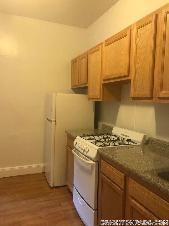 1810 Commonwealth Ave in Boston, MA - Building Photo