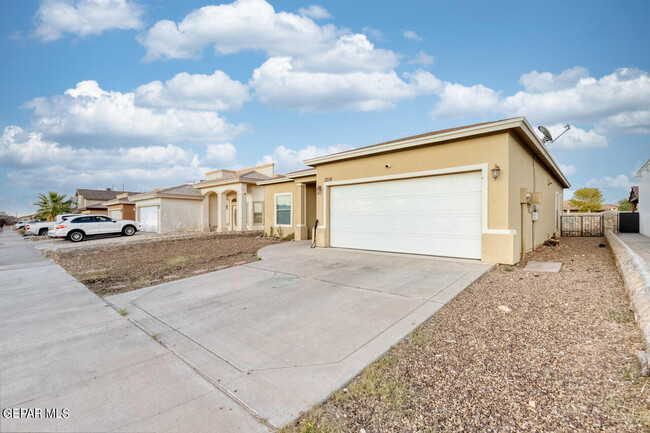 3214 Olive Point Pl in El Paso, TX - Building Photo - Building Photo