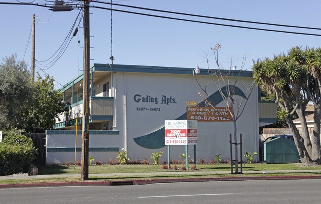 Gading Apartments in Hayward, CA - Foto de edificio - Building Photo